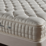 découvrez nos conseils pour sélectionner un matelas de qualité qui transformera votre chambre en un véritable havre de paix. apprenez à choisir le matelas idéal pour un confort optimal et un sommeil réparateur.