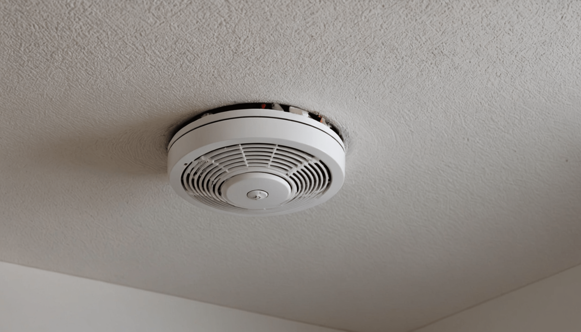 découvrez des astuces pratiques pour arrêter un détecteur de fumée qui émet des bips, même sans pile. apprenez à gérer ce désagrément et assurez la tranquillité dans votre foyer avec nos conseils simples et efficaces.