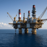 découvrez l'incroyable découverte d'un gisement colossal de 500 milliards de barils de pétrole, situé dans un endroit inattendu. cette révélation pourrait révolutionner l'industrie pétrolière et redéfinir les enjeux énergétiques mondiaux.