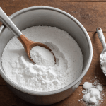 découvrez les astuces incontournables pour déboucher vos toilettes grâce au bicarbonate de soude. un produit naturel et efficace, idéal pour résoudre vos problèmes de plomberie tout en respectant l'environnement.