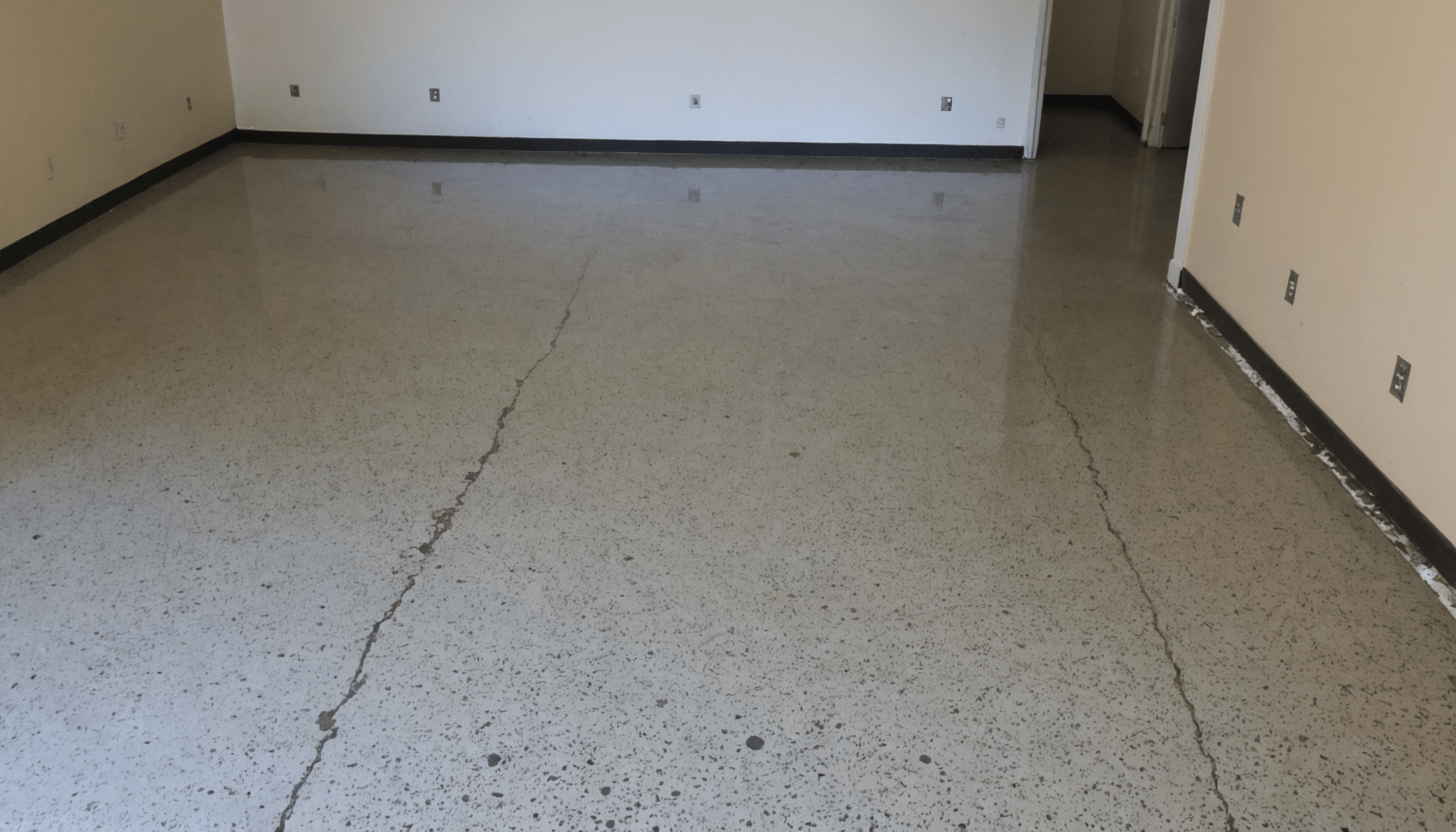 découvrez pourquoi la résine époxy est indispensable pour renforcer, protéger et réparer efficacement les surfaces en béton, assurant durabilité et résistance à long terme.