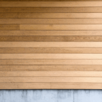 découvrez comment métamorphoser un mur en parpaing extérieur en lui apportant chaleur et élégance grâce à un habillage en bois. conseils, étapes et astuces pour réussir votre projet d’aménagement extérieur.