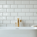 découvrez des astuces simples et efficaces pour redonner un aspect neuf à vos joints de carrelage de salle de bain et rafraîchir votre espace en quelques étapes faciles.
