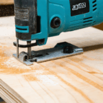 découvrez la scie sauteuse racetools, l'outil idéal pour des découpes précises et soignées. optimisez vos projets de bricolage et de rénovation grâce à sa performance et sa maniabilité exceptionnelles.