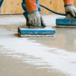 découvrez dans ce guide ultime toutes les techniques et astuces essentielles pour poncer du béton à la main efficacement. conseils pratiques, outils recommandés et étapes détaillées pour un résultat professionnel !