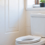 apprenez une méthode simple et efficace pour déboucher vos toilettes sans effort. conseils pratiques, astuces rapides et solutions économiques pour un résultat garanti !
