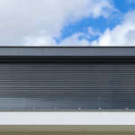 découvrez les principaux inconvénients des volets roulants solaires avant d'investir : autonomie, coût, entretien et limites techniques pour faire un choix éclairé.
