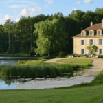 découvrez l'avenir du domaine d'alain delon à douchy et les enjeux financiers liés à cette propriété emblématique dans notre analyse complète.