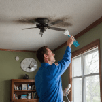découvrez nos 7 conseils pratiques pour éliminer efficacement les odeurs de fumée de cheminée qui envahissent votre intérieur. ne laissez pas ces nuisances altérer votre confort, suivez nos astuces pour retrouver un air pur et agréable chez vous.