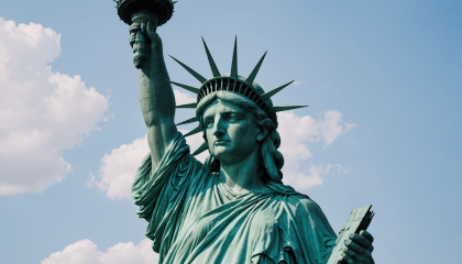 plongez dans l'effervescence de big apple avec notre guide des 20 sites emblématiques de new york. des incontournables tels que la statue de la liberté et central park aux trésors cachés, découvrez tout ce que cette ville fascinante a à offrir pour un séjour inoubliable.