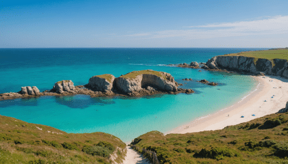 découvrez pourquoi la bretagne est la destination idéale pour vos vacances d'été ! entre ses paysages à couper le souffle, sa richesse culturelle, sa gastronomie savoureuse et ses plages envoûtantes, la bretagne vous promet une expérience inoubliable. ne manquez pas cette chance de vivre des moments authentiques et de vous ressourcer au cœur de cette région envoûtante.