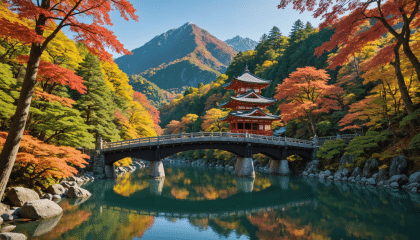 explorez le sanctuaire futarasan, un lieu de sérénité au cœur de la nature, et admirez l'emblématique pont shinkyo, symbole de l'architecture traditionnelle japonaise. une aventure spirituelle et visuelle inoubliable vous attend.