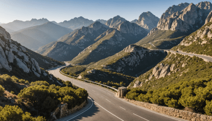 découvrez la route de bavella, un parcours enchanteur au cœur de la nature corse, ponctué de trésors cachés et de paysages à couper le souffle. embarquez pour une aventure inoubliable où chaque virage révèle des merveilles à explorer.