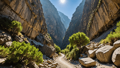 explorez les majestueuses gorges de samaria avec notre guide essentiel. découvrez des paysages à couper le souffle, une faune unique et des conseils pratiques pour une randonnée inoubliable au cœur de la nature crétoise.