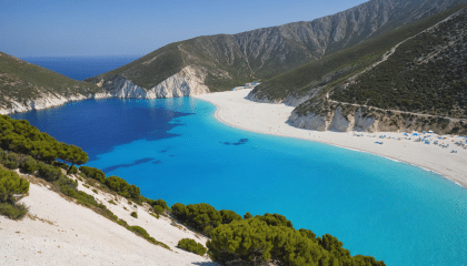 découvrez la plage de myrtos à céphalonie, un véritable trésor de beauté naturelle. avec ses eaux turquoise et son sable blanc, cet endroit idyllique vous invite à la détente et à l'émerveillement. parfait pour une journée ensoleillée, myrtos est une destination incontournable pour les amoureux de la nature et les amateurs de paysages époustouflants.