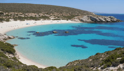 planifiez votre voyage à stintino avec notre guide des 18 sites incontournables à visiter dans la région : plages paradisiaques, nature préservée et trésors culturels vous attendent.