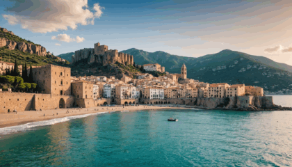 explorez cefalù le temps d’un week-end ! découvrez nos conseils incontournables pour profiter pleinement de cette charmante ville sicilienne en 24 à 48 heures : plages, patrimoine historique, gastronomie et bonnes adresses.