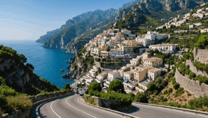 découvrez la grotte d'émeraude, un trésor naturel niché sur la côte amalfitaine en italie. explorez ses eaux cristallines et ses lumières féeriques pour une expérience inoubliable hors des sentiers battus.