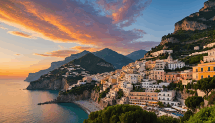 découvrez praiano, un charmant village de la côte amalfitaine réputé pour ses couchers de soleil à couper le souffle, ses ruelles pittoresques et son ambiance authentique. un lieu idéal pour des vacances inoubliables en italie.