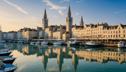 partez à la découverte de la rochelle et explorez ses sites emblématiques le temps d’un séjour de 72 heures. profitez de nos conseils pour ne rien manquer des incontournables de cette ville historique et pleine de charme !