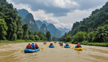 vivez une aventure unique avec le tubing à vang vieng : profitez de 4 heures de descente palpitante sur la rivière nam song, entre paysages spectaculaires et moments de détente au fil de l’eau.