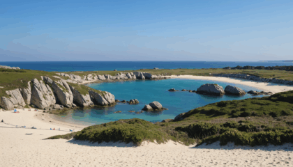partez à la découverte de carnac et de ses célèbres alignements de menhirs ! profitez de vacances inoubliables entre patrimoine, plages et paysages authentiques en bretagne.