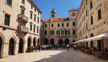 explorez les lieux emblématiques de dubrovnik qui ont servi de décors à la célèbre série game of thrones. plongez au cœur des sites incontournables et vivez la magie de westeros en visitant ces lieux chargés d'histoire et de cinéma.