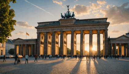 partez à la découverte de berlin en un week-end grâce à notre guide des incontournables. retrouvez les sites historiques, lieux culturels et bonnes adresses pour profiter au maximum de votre séjour dans la capitale allemande.