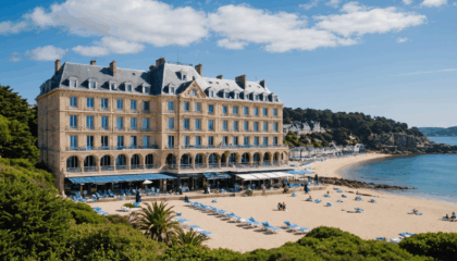 séjournez au grand hôtel perros-guirec et profitez d’un havre de paix alliant confort, élégance et vue imprenable sur la mer. offrez-vous une escapade relaxante dans un cadre exceptionnel en bretagne.