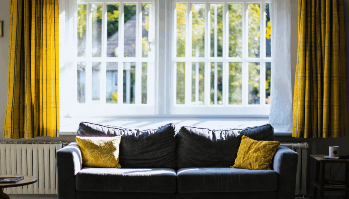 découvrez comment optimiser l'emplacement de votre canapé devant une baie vitrée pour créer un intérieur lumineux et chaleureux. explorez des astuces de décoration et d'aménagement pour bénéficier au maximum de la lumière naturelle tout en apportant confort et style à votre espace de vie.
