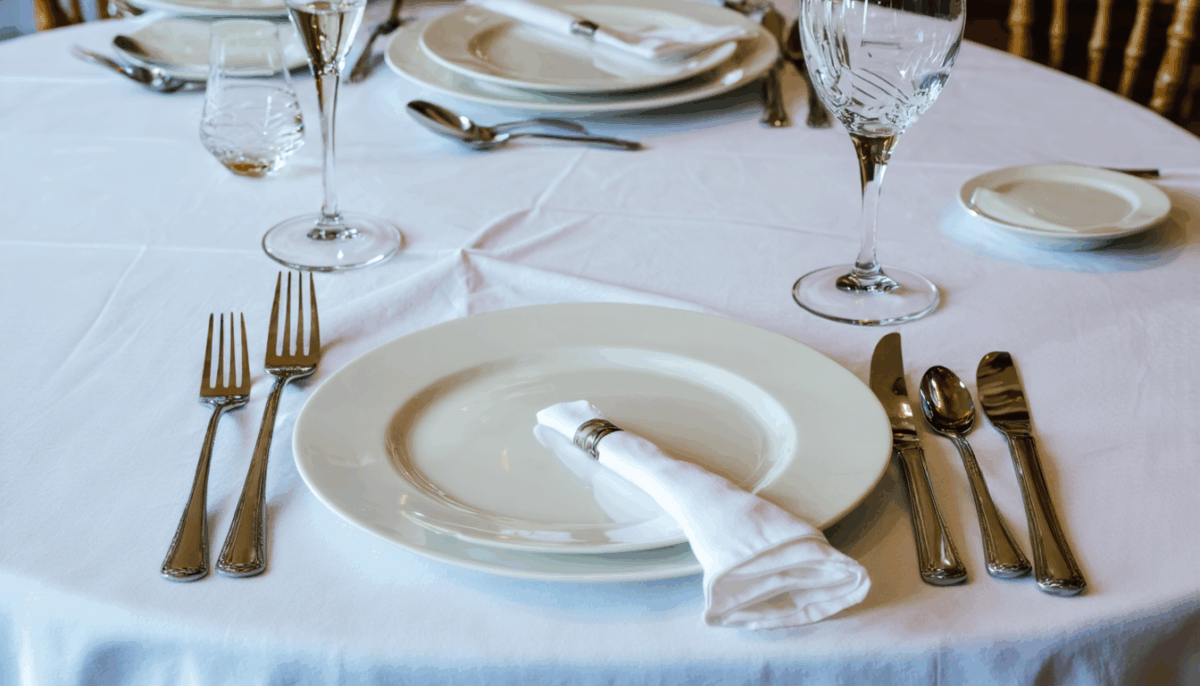 découvrez notre guide pratique sur la position des couverts après un repas. apprenez les bonnes manières et les traditions à respecter pour signaler que vous avez terminé votre repas et impressionner vos hôtes.