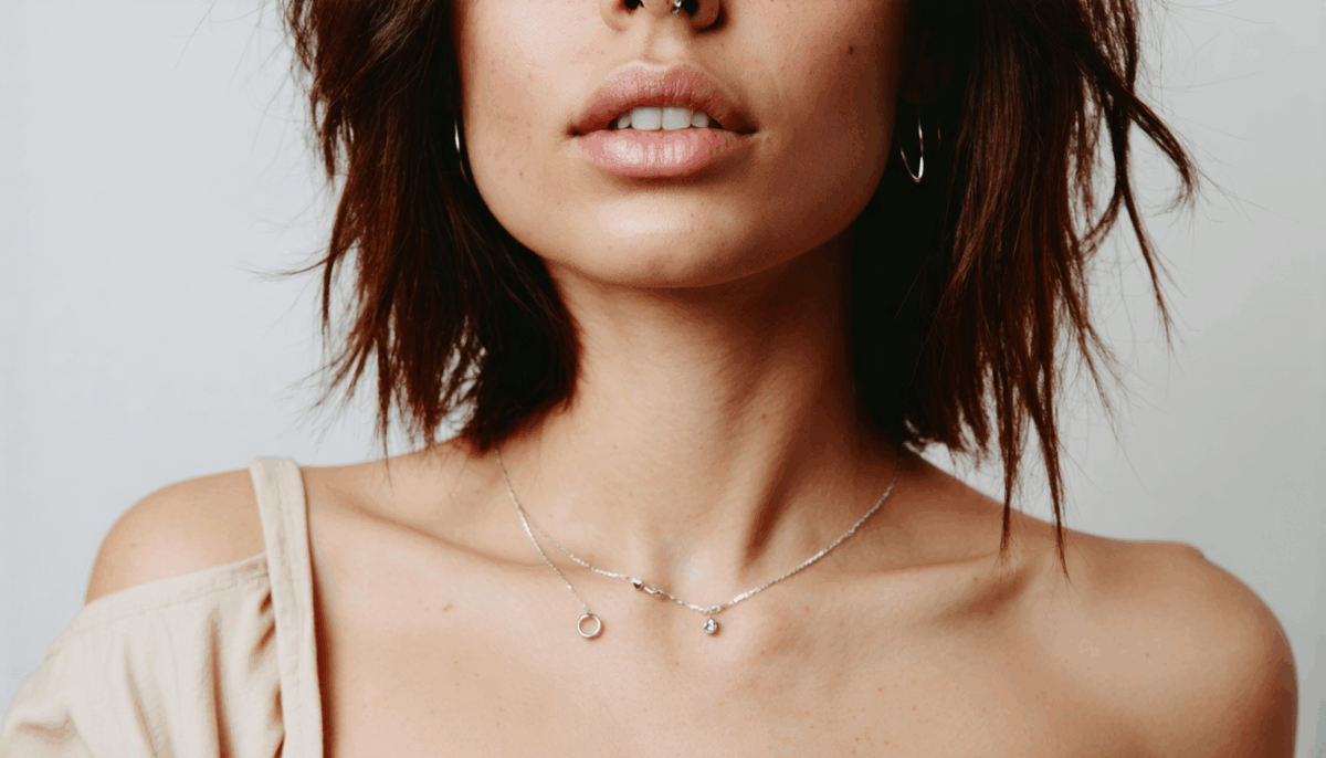 découvrez tout ce qu'il faut savoir sur le piercing capuchon : explorez les différentes variations, les sensations ressenties, les bienfaits pour votre bien-être et les conseils d'entretien pour profiter pleinement de votre expérience. informez-vous pour un piercing réussi et harmonieux.