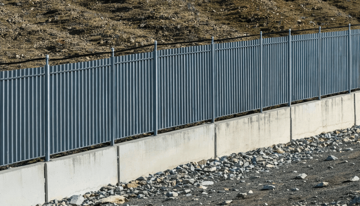 découvrez les facteurs influençant les coûts d'installation d'une clôture rigide avec soubassement en béton. notre guide vous aidera à estimer le budget nécessaire, à comprendre les différentes options et à faire des choix éclairés pour sécuriser votre propriété tout en restant dans les limites de votre budget.