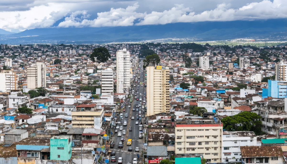 découvrez comment voyager en toute sécurité au guatemala avec notre guide complet sur les risques à connaître et les conseils essentiels pour un séjour réussi.