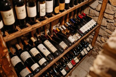 Transformez votre cave en un sanctuaire pour vins : découvrez 9 techniques incontournables pour les amateurs