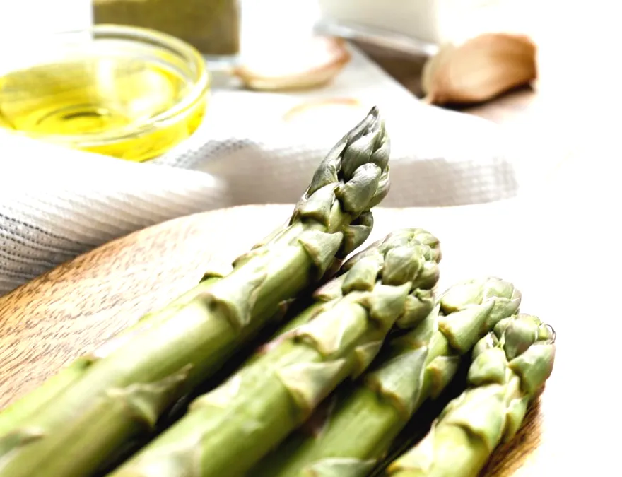 Sublimez vos asperges avec les astuces de Julie Andrieu pour un repas savoureux et simple