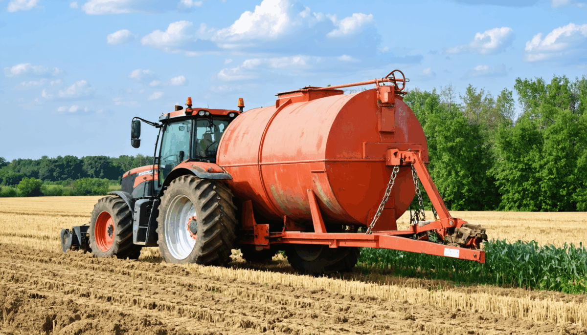 découvrez si un agriculteur est autorisé à effectuer la vidange d'une fosse septique, les réglementations en vigueur et les précautions à prendre pour rester conforme à la loi.