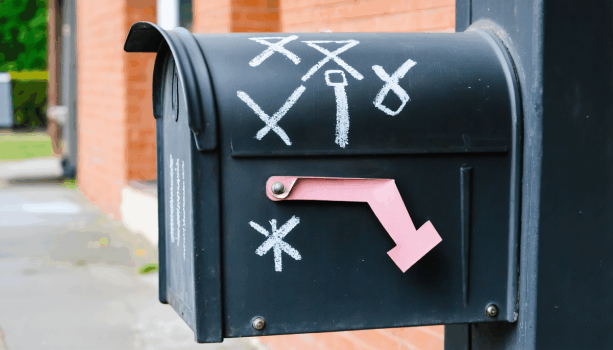 découvrez comment repérer les signes avant-coureurs d'un cambriolage et apprenez à identifier les indices couramment observés lors des repérages, en particulier chez les groupes organisés d'origine roumaine.